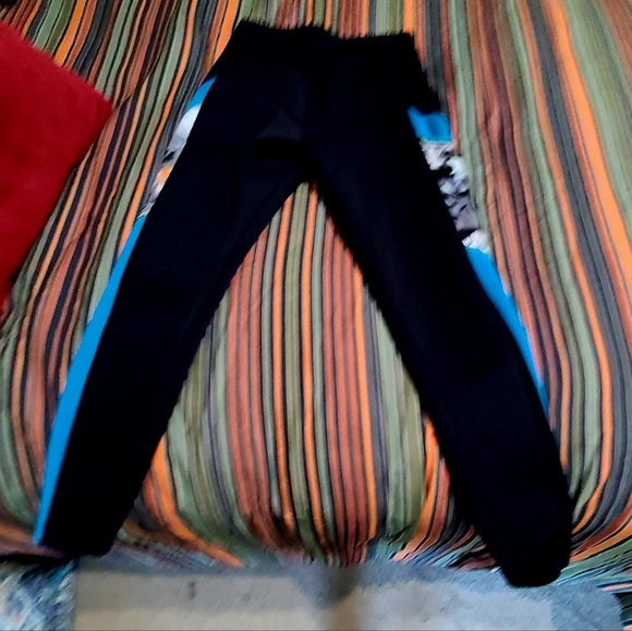 Sea Skin Leggings - Picture 4 of 5